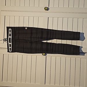 Vuori daily leggings. Size small. EUC